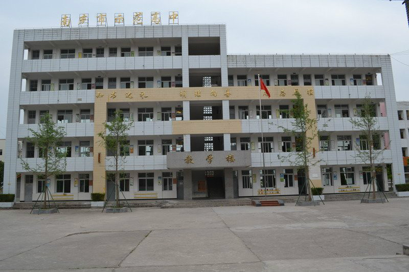 2025年南充市阆中市柏垭中学是否招收高三复读生？