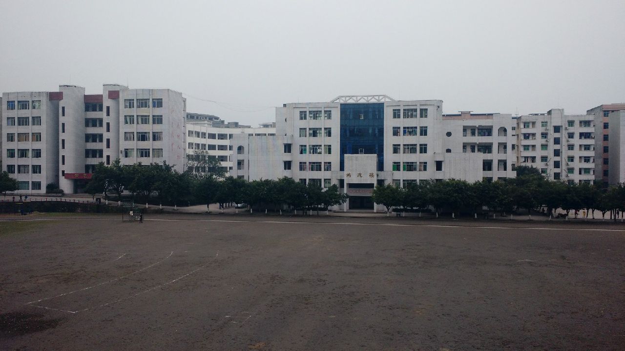 2026年广安市丰禾中学是否招收高三复读生？