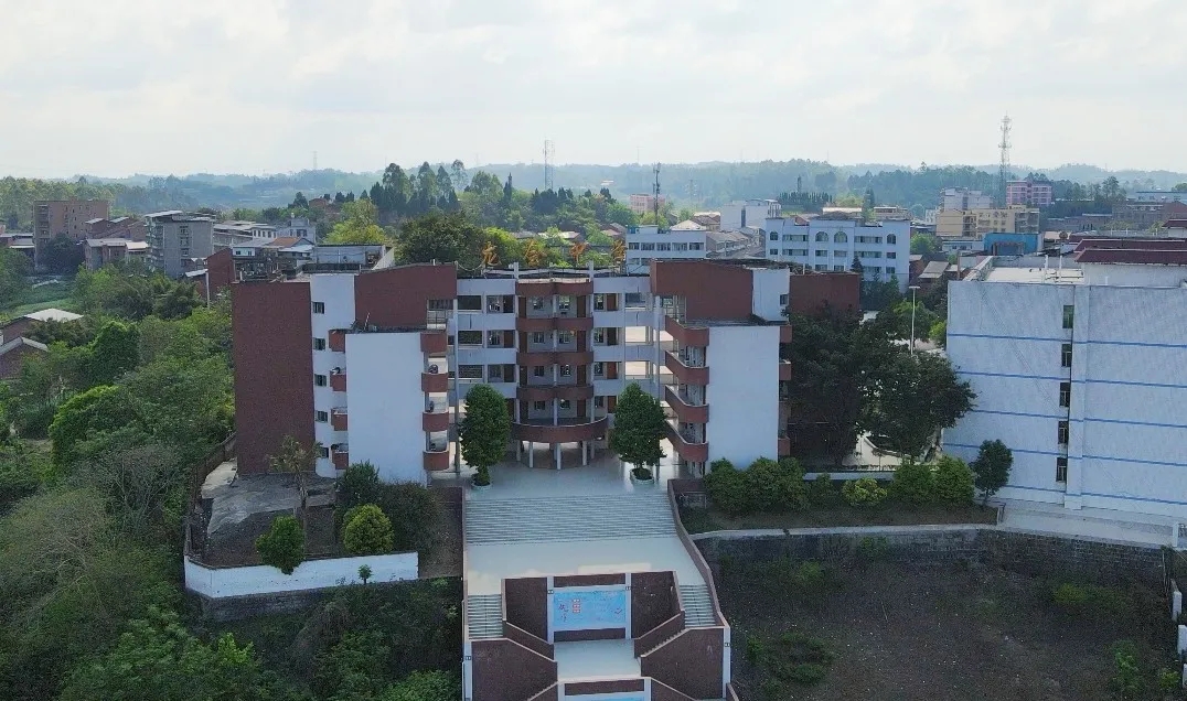 2025年内江市威远龙会中学招生分数线|录取分数线是多少？